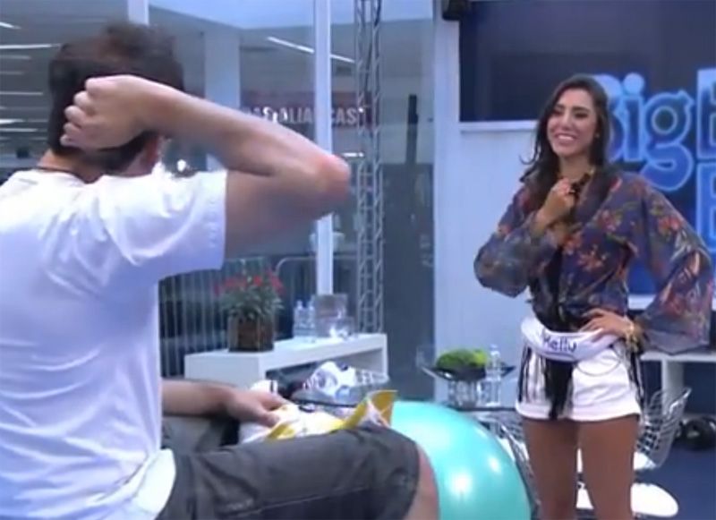 Kelly conversa com Bernardo na Casa de Vidro / Reprodução/TV Globo