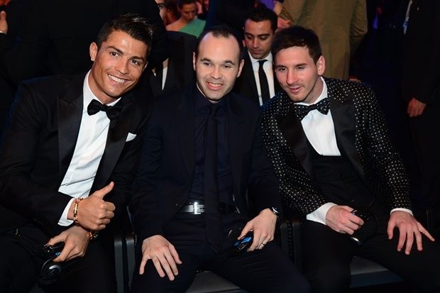 Cristiano Ronaldo, Iniesta e Messi posaram para foto antes do anúncio do melhor jogador do mundo