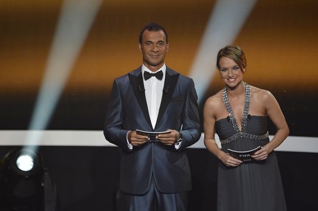 Ex-jogador Ruud Gullit e Kay Murray apresentaram a festa em Zurique