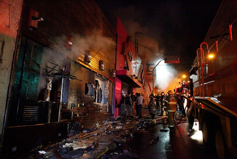 Incêndio atingiu casa noturna de Santa Maria, no RS / Germano Roratto/Ag. RBS/Folhapress
