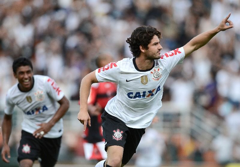 Alexandre Pato comemora gol em sua estreia no massacre diante do Oeste no Pacaembu / Mauro Horita/Agif/Folhapress