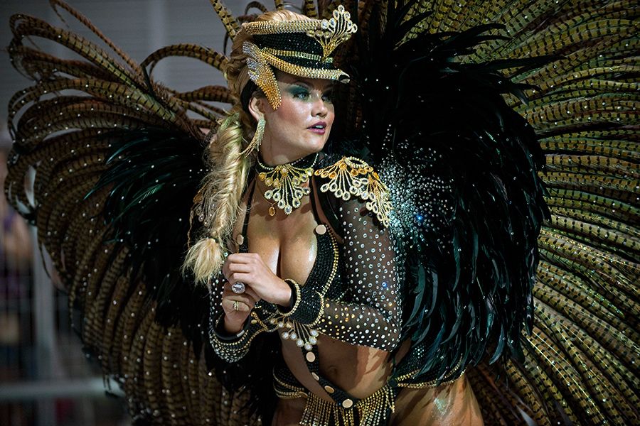 Ellen Rocche, queen of Escola de Samba Sociedade Rosas de Ouro. © Nelson Almeida - AFP Ellen Rocche, queen of the Escola de Samba Sociedade Rosas de Ouro. © Nelson Almeida - AFP
