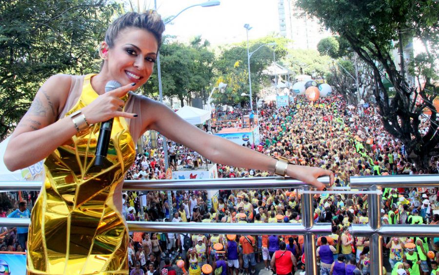 Fique por dentro dos looks de Alinne Rosa no Carnaval