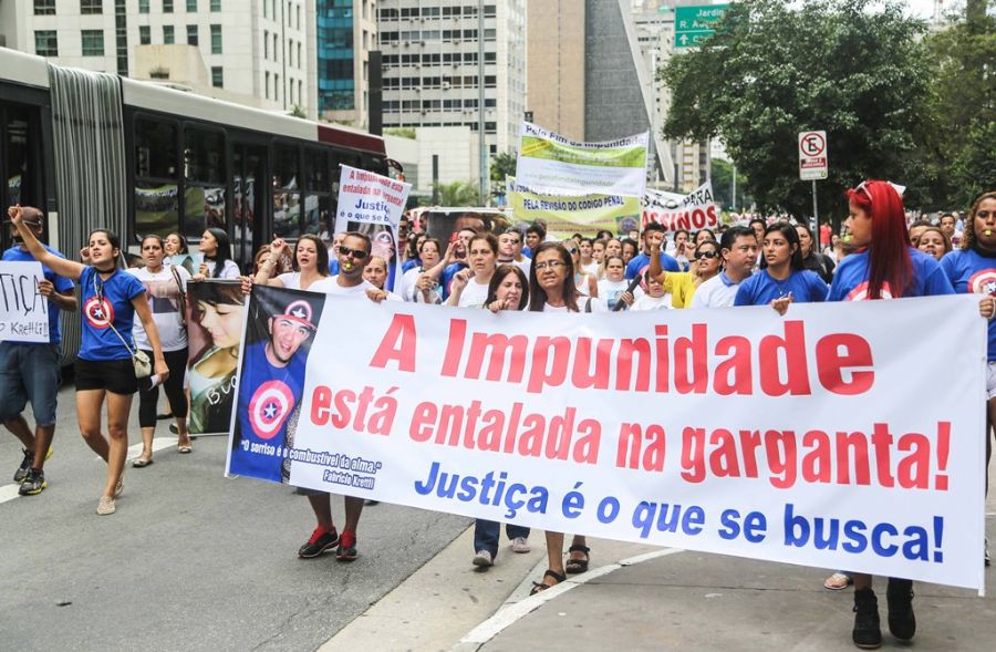 Grupo faz protesto e pede justiça em SP Notícias Cidades Band br