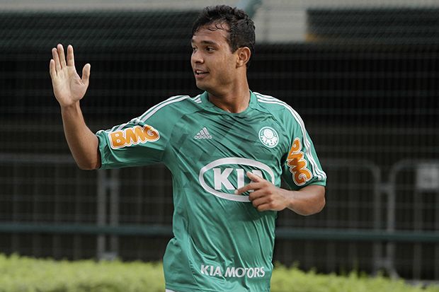 Vinicius comemora gol da virada alviverde