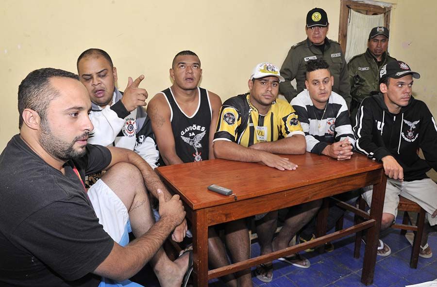 Seis dos 12 corintianos presos concederam entrevista / Fotos: Aizar Raldes/AFP