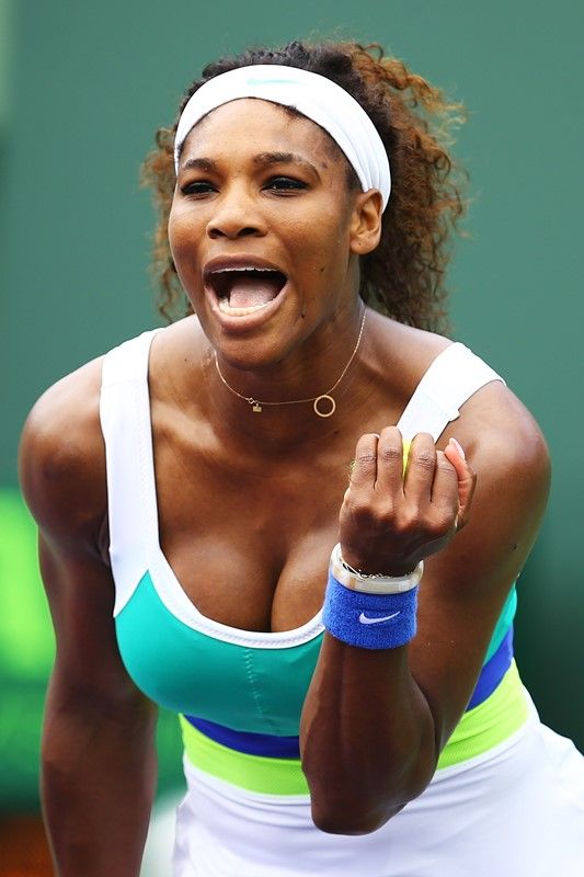 Serena Williams comemora vitória e passagem às quartas de final em Miami nesta segunda-feira / Al Bello/Getty Images/North America/AFP
