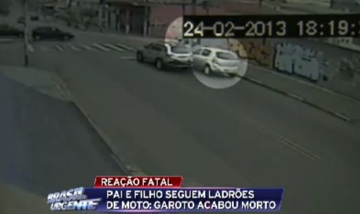 Ladrões são atropelados por carro, mas conseguem fugir / Reprodução/Brasil Urgente
