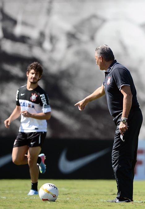 Tite comanda treino com Pato: atacante está confirmado contra o Galo / Mauro Horita/Agif/Folhapress