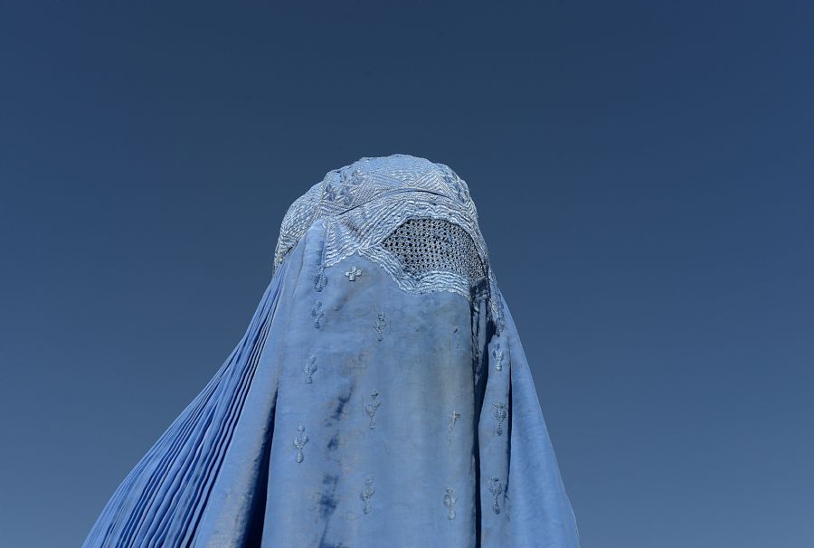 Leis contra os casamentos forçados, estuprod e outros abusos cometidos contra as mulheres não costumam ser aplicadas / Shah Marai / AFP Photo