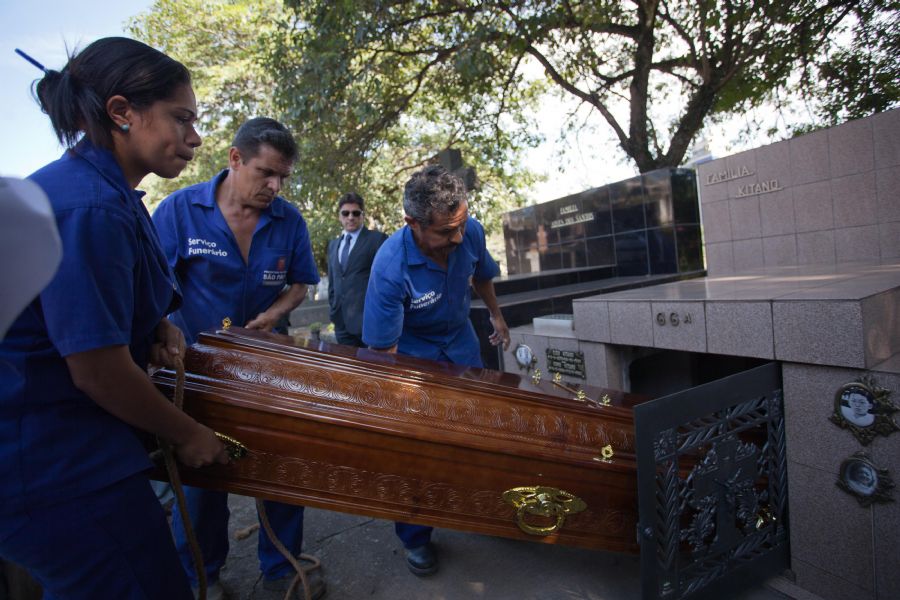 Marcos Matsunaga foi enterrado pela primeira vez em junho do ano passado / Diogo Moreira/Frame/Folhapress