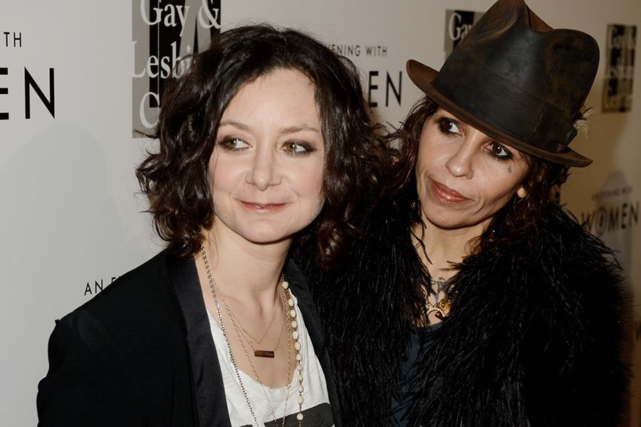 Sara Gilbert Vai A Evento Com Namorada Noticias Entretenimento Band Com Br