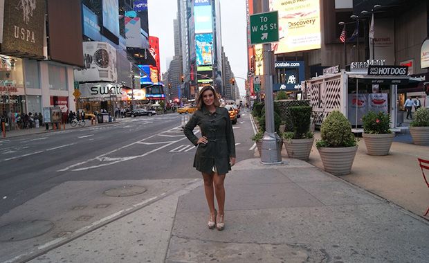 Andressa Urach posou de biquíni na Times Square, EUA