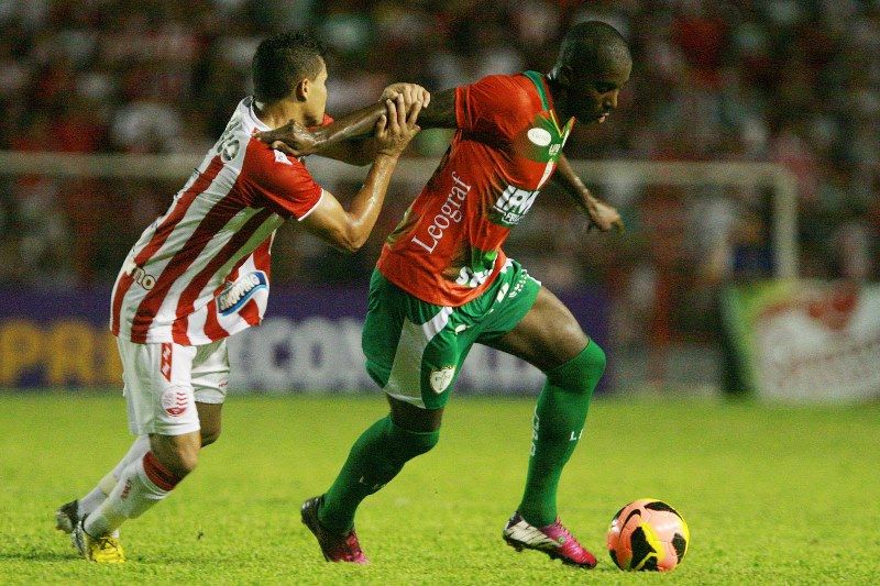 Náutico e Portuguesa empataram por 2 a 2, neste domingo, na última partida do estádio dos Aflitos / Agif/Folhapress