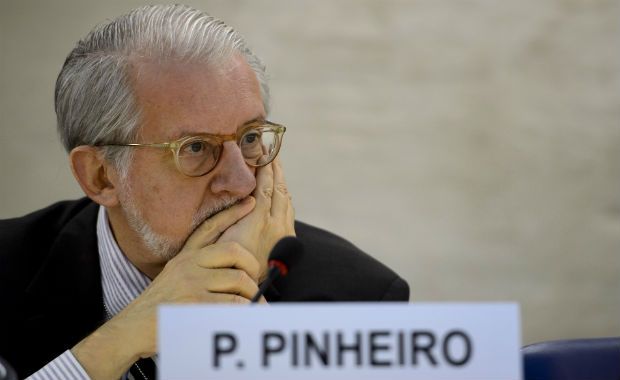 O brasileiro Paulo Sergio Pinheiro, chefe da Comissão Independente de Inquérito das Nações Unidas sobre a Síria, entregou o relatório nesta segunda-fe