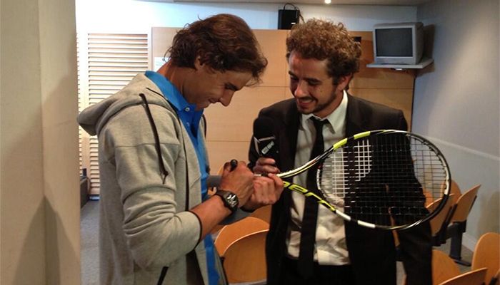 Após vencer o torneio, Nadal assina raquete de tênis para Andreoli / Divulgação/Twitter