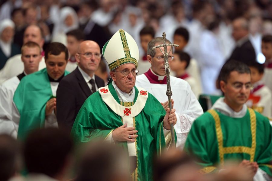 Papa Francisco saudou os jovens da Diocese de Roma que irão ao encontro no Brasil / Gabriel Bouys/AFP