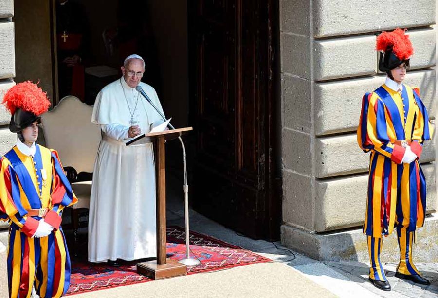 Papa fez pedido durante o Angelus deste domingo / Andreas Solaro/AFP