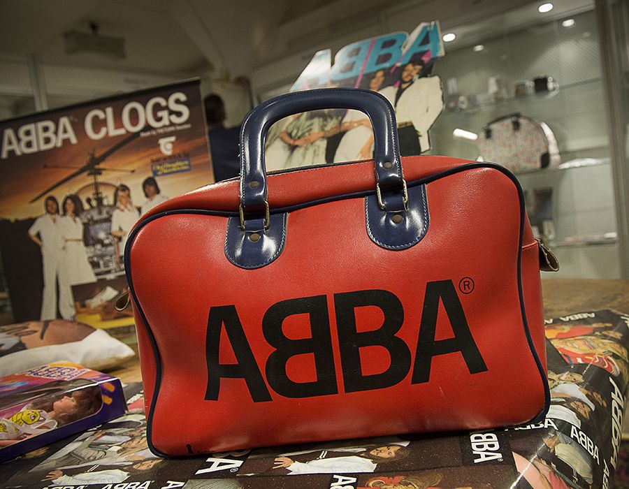 red handbolsa australia