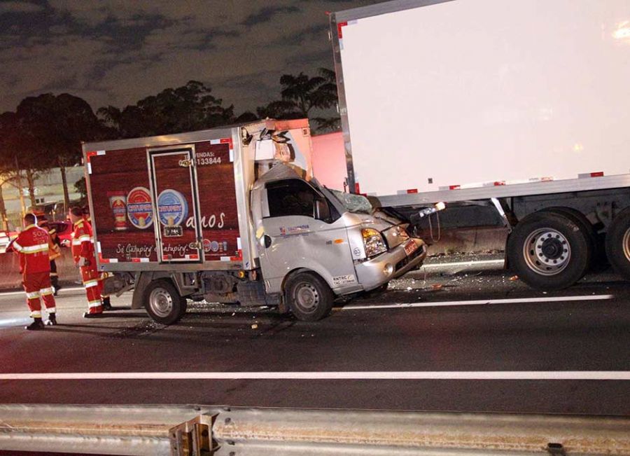 Caminhoneiro Morre Em Acidente Na Dutra - Notícias - Notícias - Band.com.br