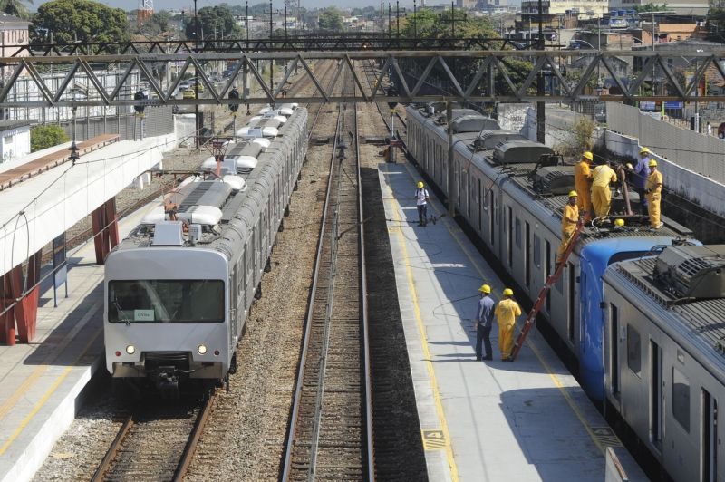 Além dos itens pessoais, como celulares, carteiras e relógios, os assaltantes também levar Tânia Rego / Abr