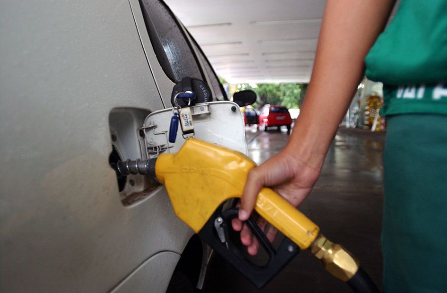 Gasolina terá alta de 4% a partir de sábado / Arquivo/ABr