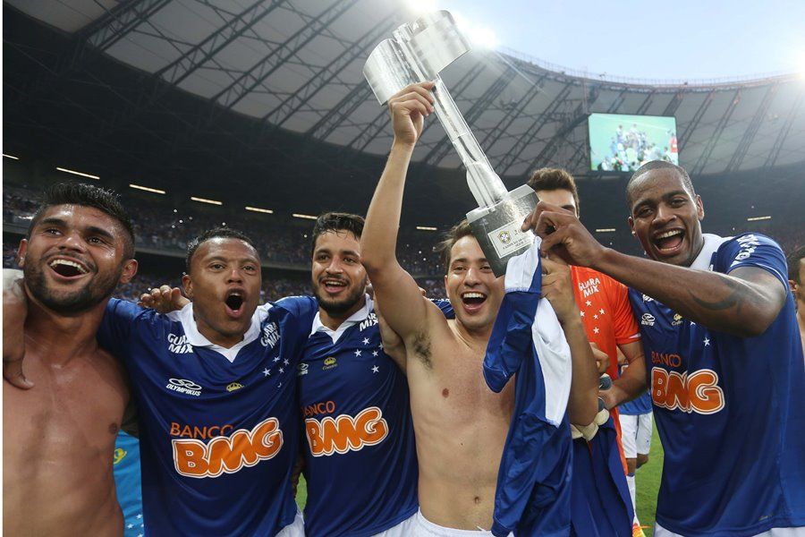 Em 2013, jogadores comemoraram título antecipadamente, apesar do Atlético-PR e da matemática / Marcos Bezerra/Futura Press/Folhapress