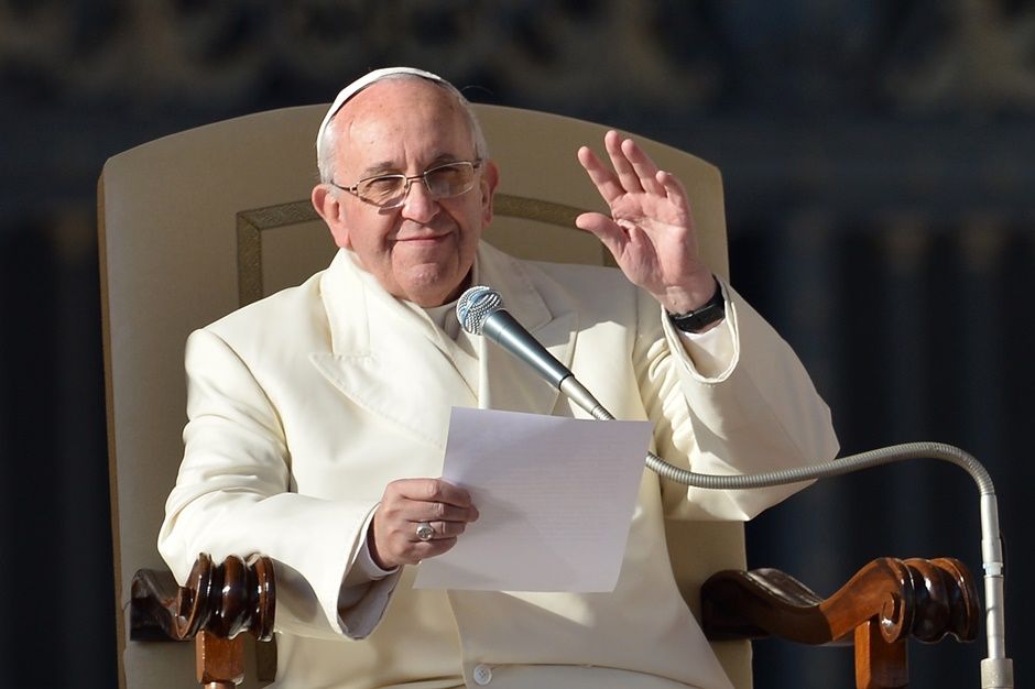 Pontífice já havia dito que não poderia visitar seu país antes de 2016 pelos compromissos como chefe da Igreja Católica / ALBERTO PIZZOLI / AFP