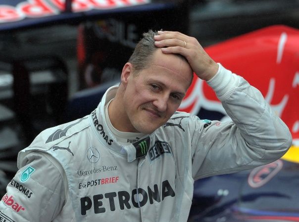 Ex-piloto Michael Schumacher se acidentou enquanto esquiava na França / Yasuyoshi Chiba / AFP