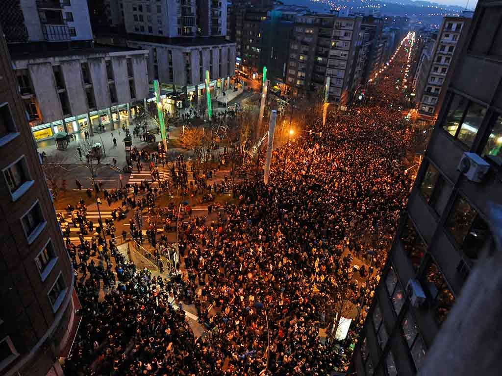 Multidão tomou ruas de Bilbao na noite de ontem / Rafa Rivas/AFP