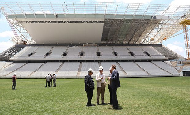 Arena Corinthians recebeu a visita de Valcke e comitê da Copa