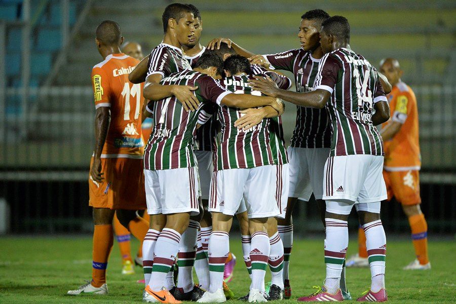 Jogadores do Flu comemoram gol marcado por Wagner / Fernando Soutello/Agif/Folhapress