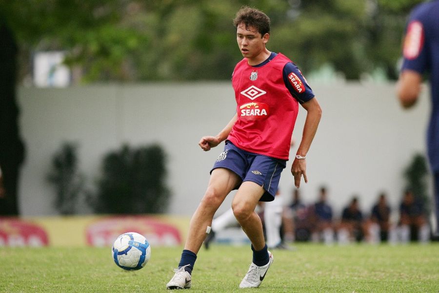 Keirrison durante treino do Santos: atacante deve chegar nesta quarta a Belo Horizonte / Foto: Ricardo Saibun/AE