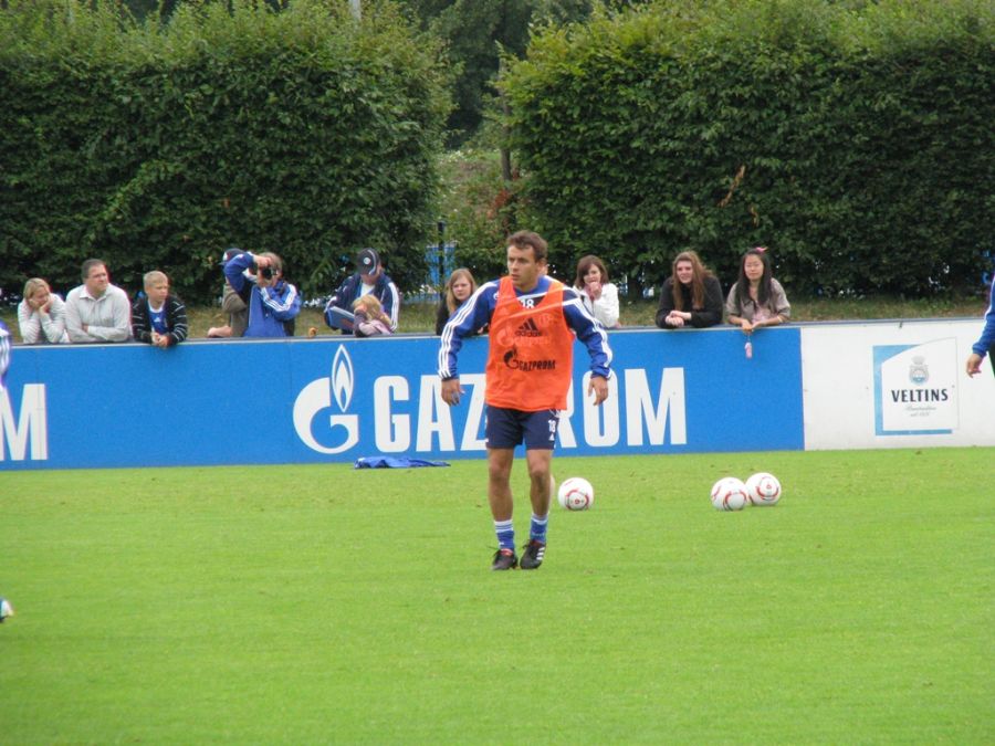 Lateral acredita em bom desempenho da equipe alem� na temporada