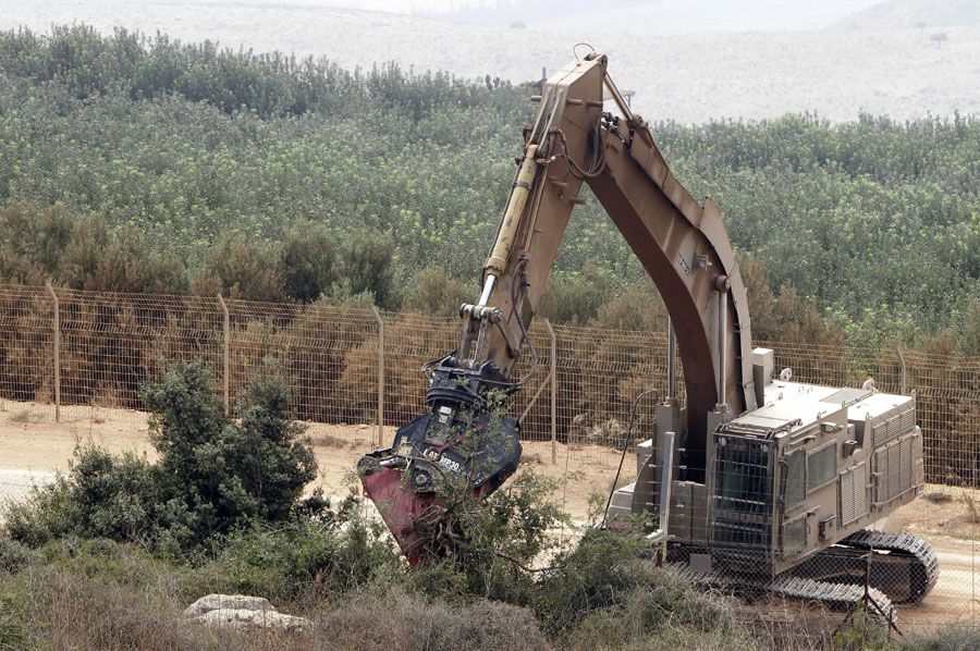 Israel voltou a retirar as árvores na fronteira com o Líbano