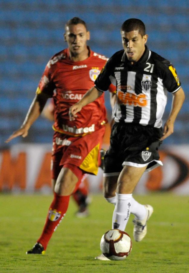 Ricardinho em ação pelo Galo: barca do atleticana pode ganhar mais passageiros