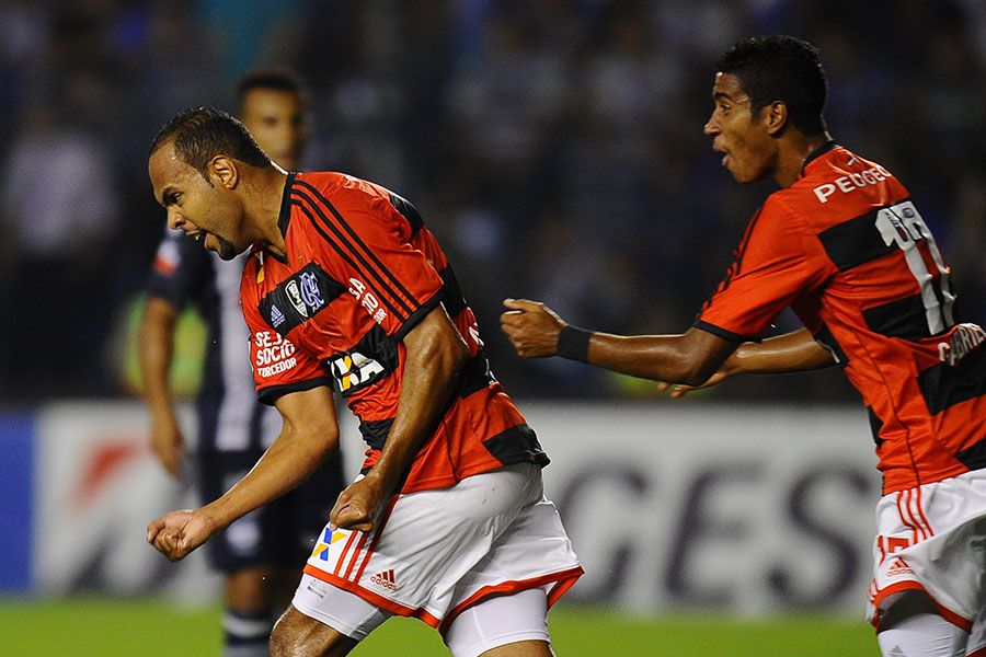Alecsandro comemora o primeiro gol do Flamengo / Rodrigo Buendia/AFP