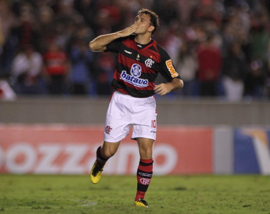 Petkovic marcou único gol da partida no Maracanã após cobrança de pênalti, no final do primeiro tempo