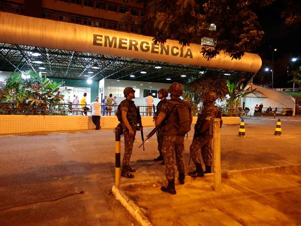 Exército está desde quarta garantindo a segurança na Bahia / Joel Silva/Folhapress