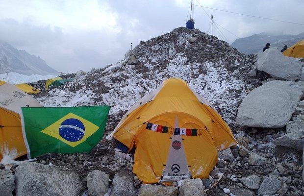 Imagem mostra acampamento do brasileiro no Everest