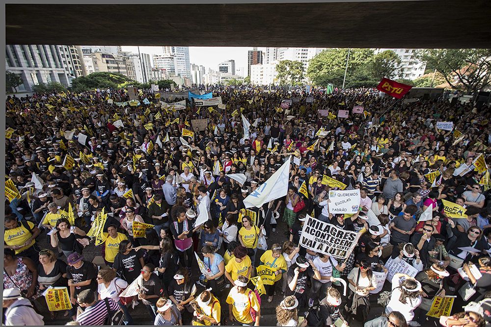 Professores Municipais Decidem Manter Greve Not Cias Cidades Band Com Br