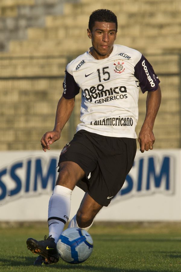 Paulinho adverte para a necessidade do Corinthians aprender a jogar contra times fortes na marcação