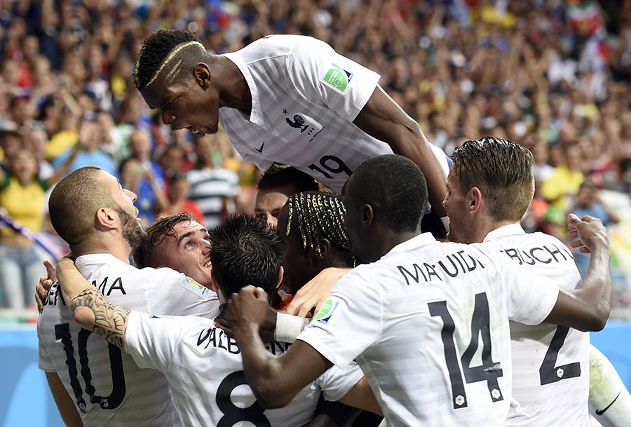 Franceses comemoram gol na tranquila vitória sobre a Suíça