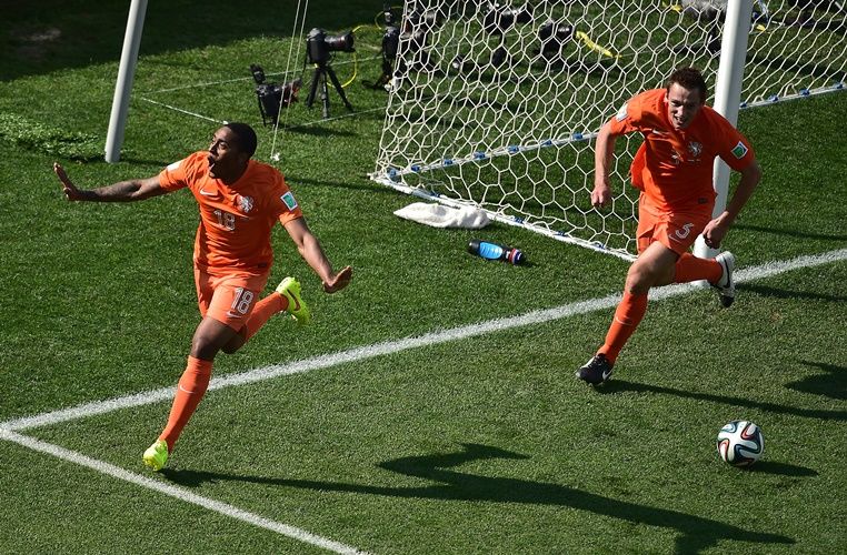 Holanda fez 2 a 0 no Chile e terminou primeira fase com 100% de aproveitamento / Gabriel Bouys/AFP