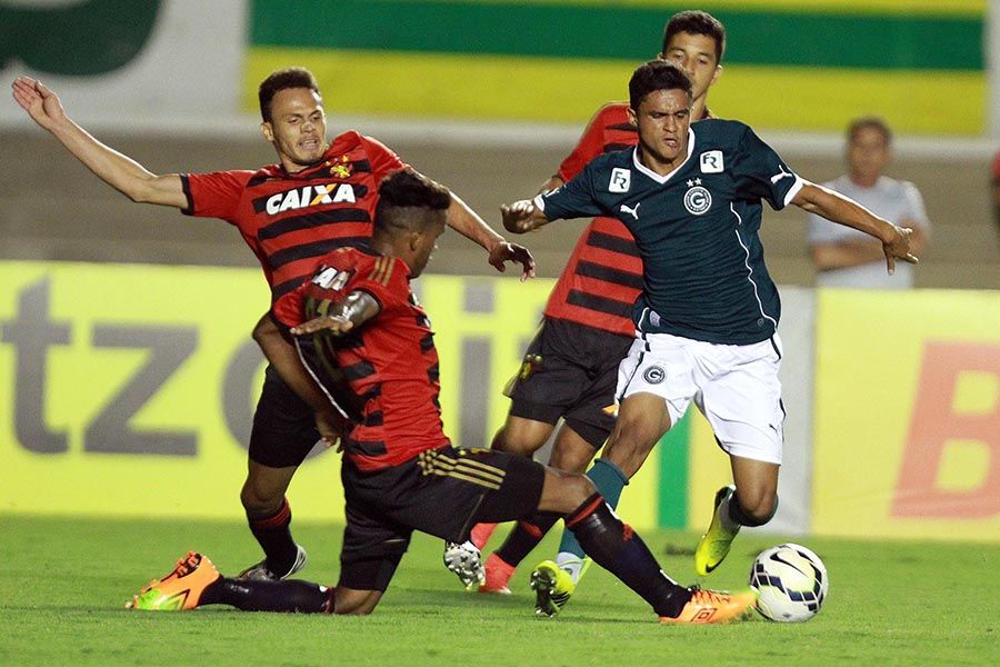 Goiás e Sport fizeram uma das piores partidas do Brasileirão 2014 / Carlos Costa/Futura Press/Folhapress