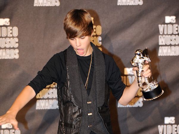 Justin Bieber comemora o prêmio