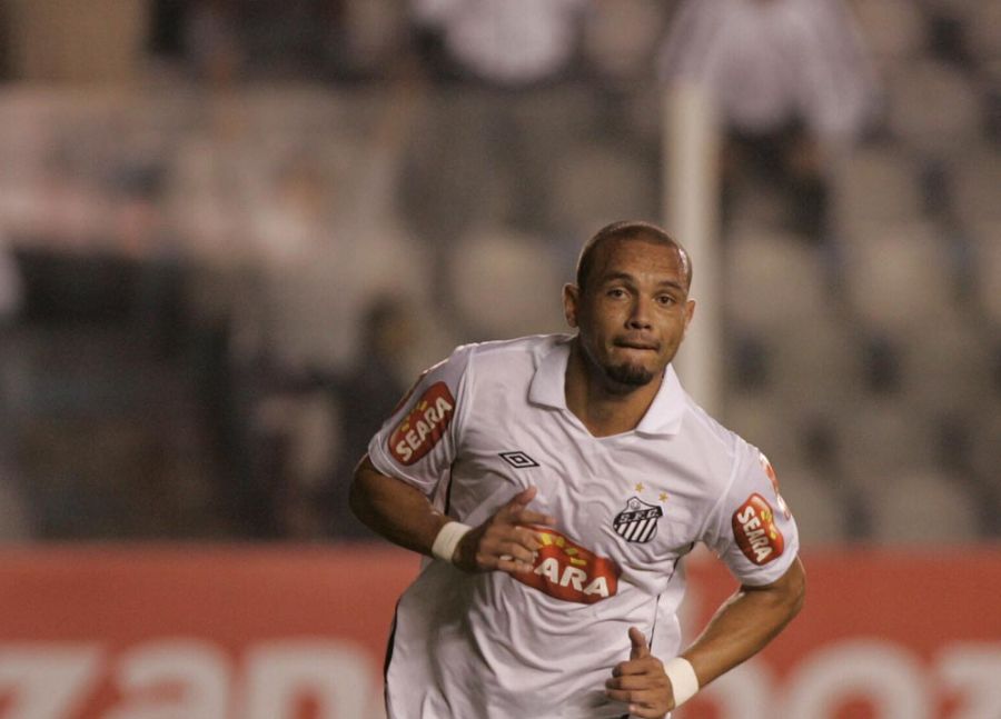 Marcel comemora gol de pênalti marcado aos 38 minutos do segundo tempo