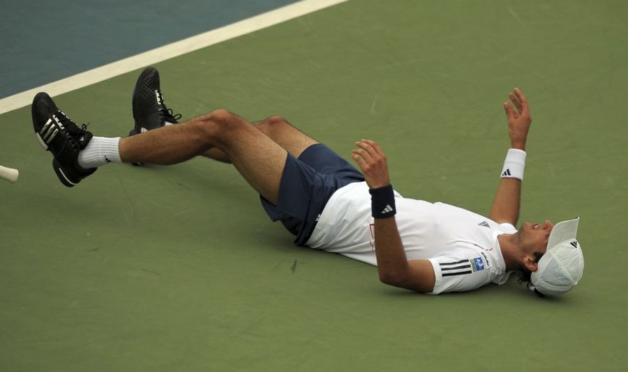 Bellucci comemora vitória na repescagem da Copa Davis