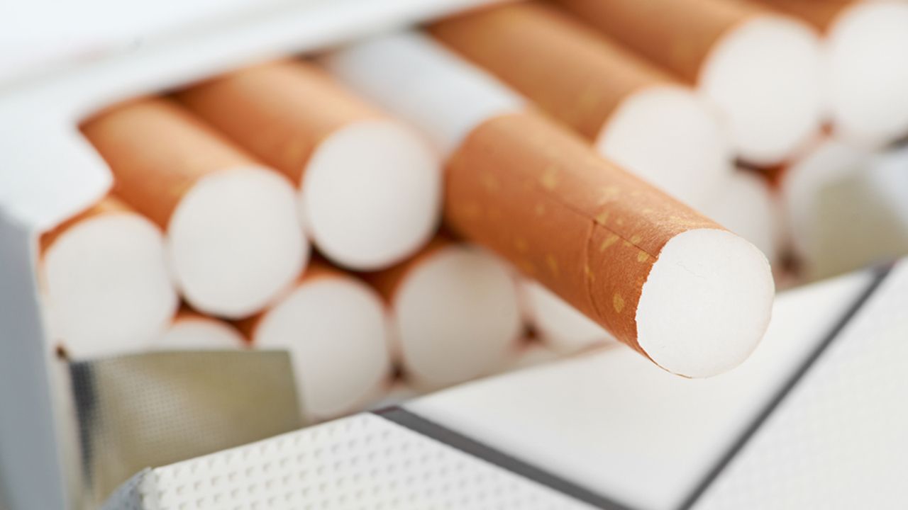 33 países no mundo fixaram impostos de 75% sobre o preço do maço de cigarros / Shutterstock