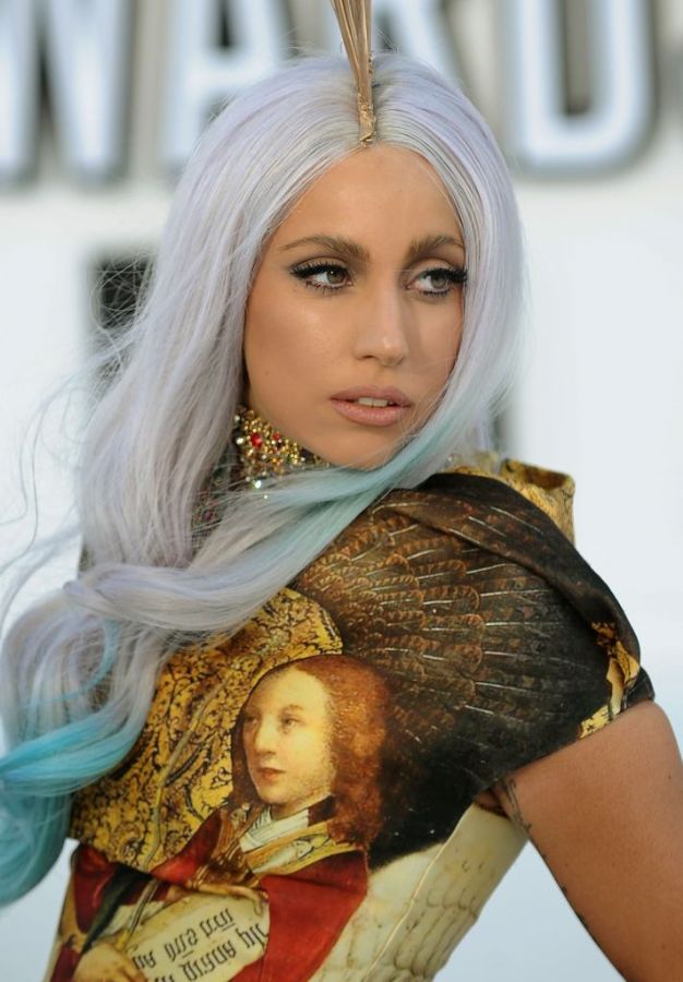 Lady Gaga é perseguida por espírito